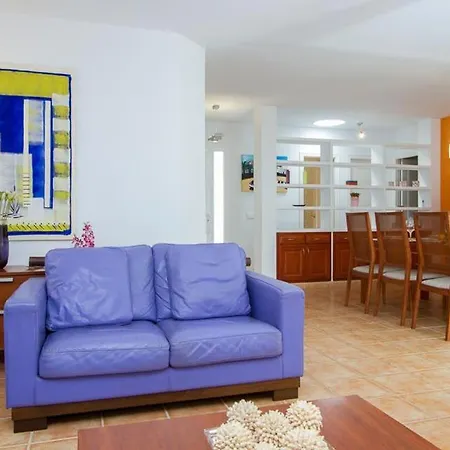 In Playa Blanca Sleeps 6 Includes Swimming Pool Air Con And Wifi Villa *