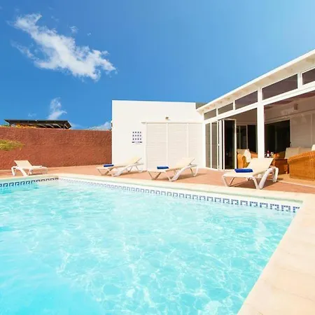 Villa In Playa Blanca Sleeps 6 Includes Swimming Pool Air Con And Wifi Playa Blanca (Lanzarote)